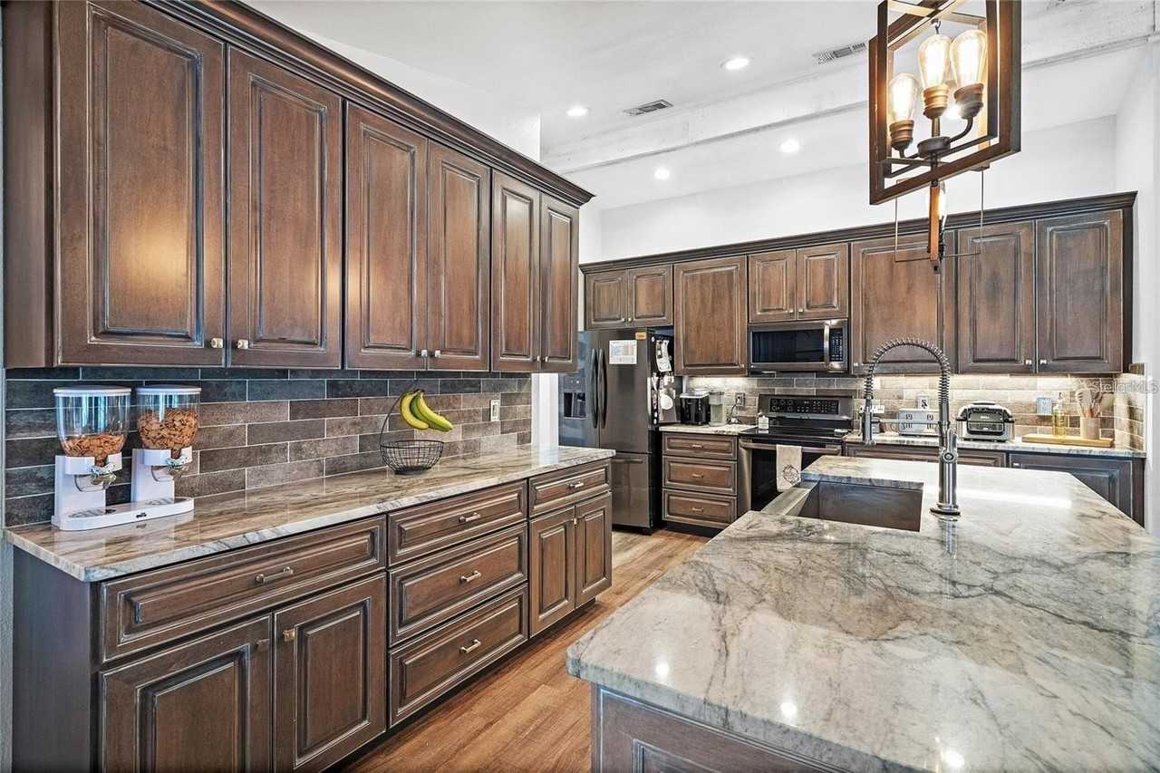 11463 Harborside Cir - Photo 5 of 9