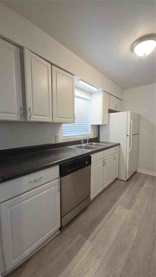 652 W Minnesota Ave - Photo 6 of 22