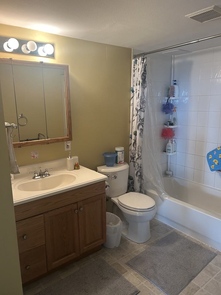 2135 Tower Crt - Photo 2 of 22