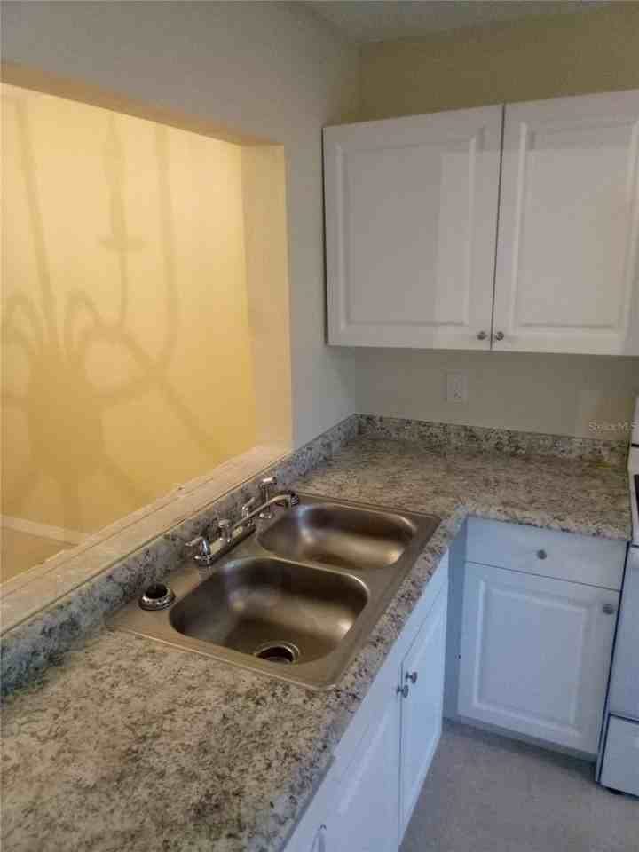 2952 Forrestal Ct - Photo 4 of 7