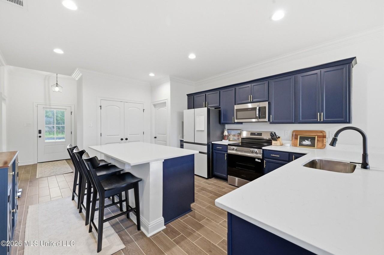 15065 High Point Dr - Photo 4 of 30