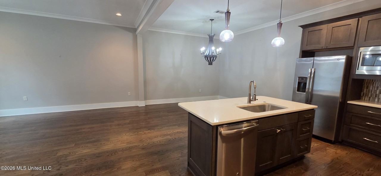 710 Manship St - Photo 6 of 50