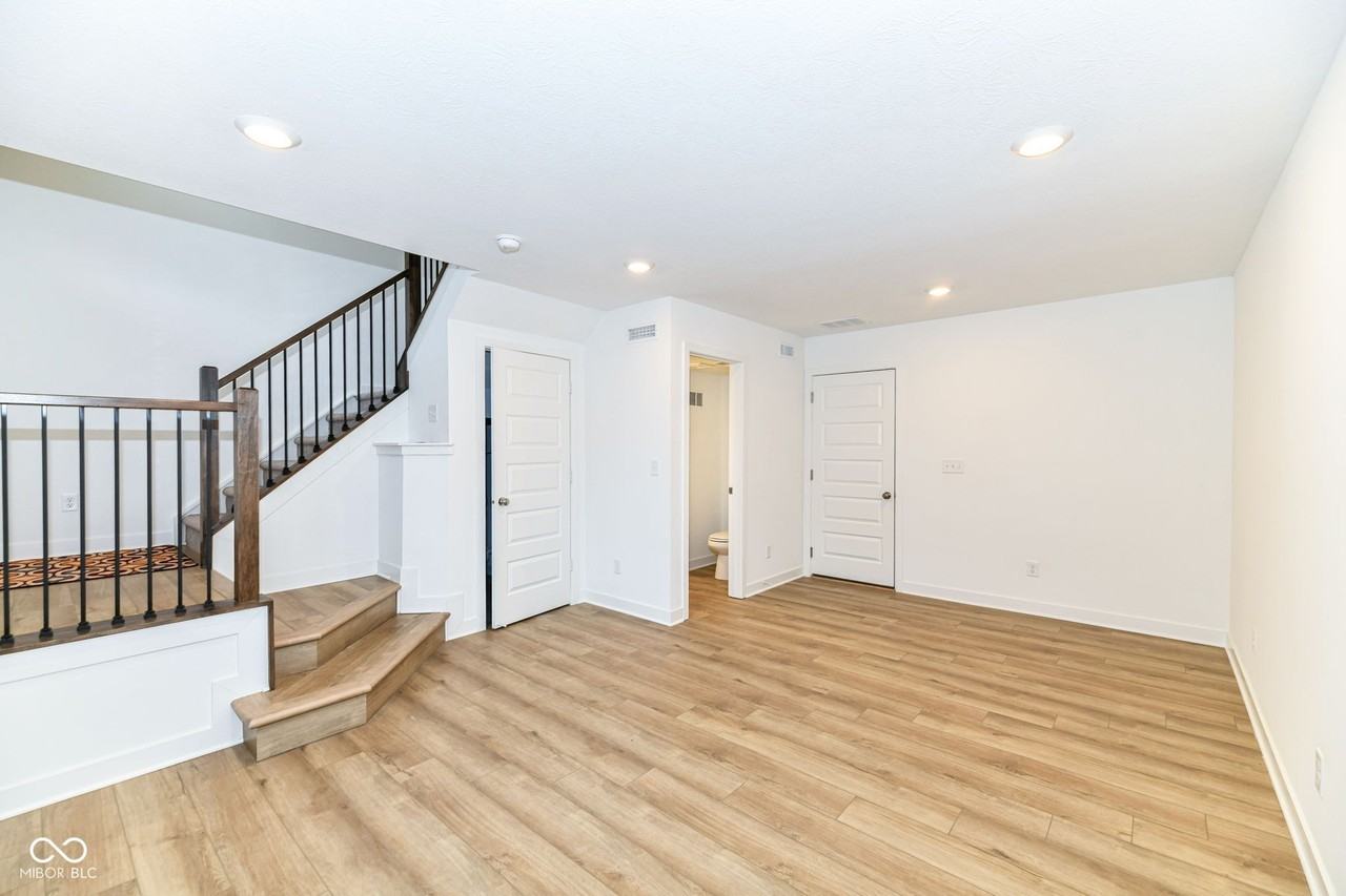 6959 Equality Blvd - Photo 2 of 31