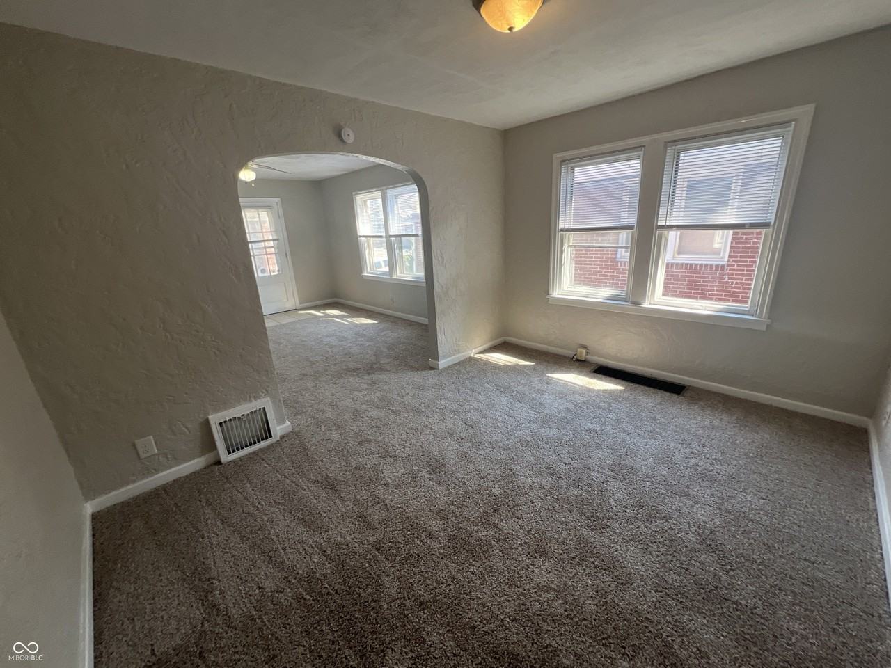 5322 Winthrop Ave - Photo 5 of 16