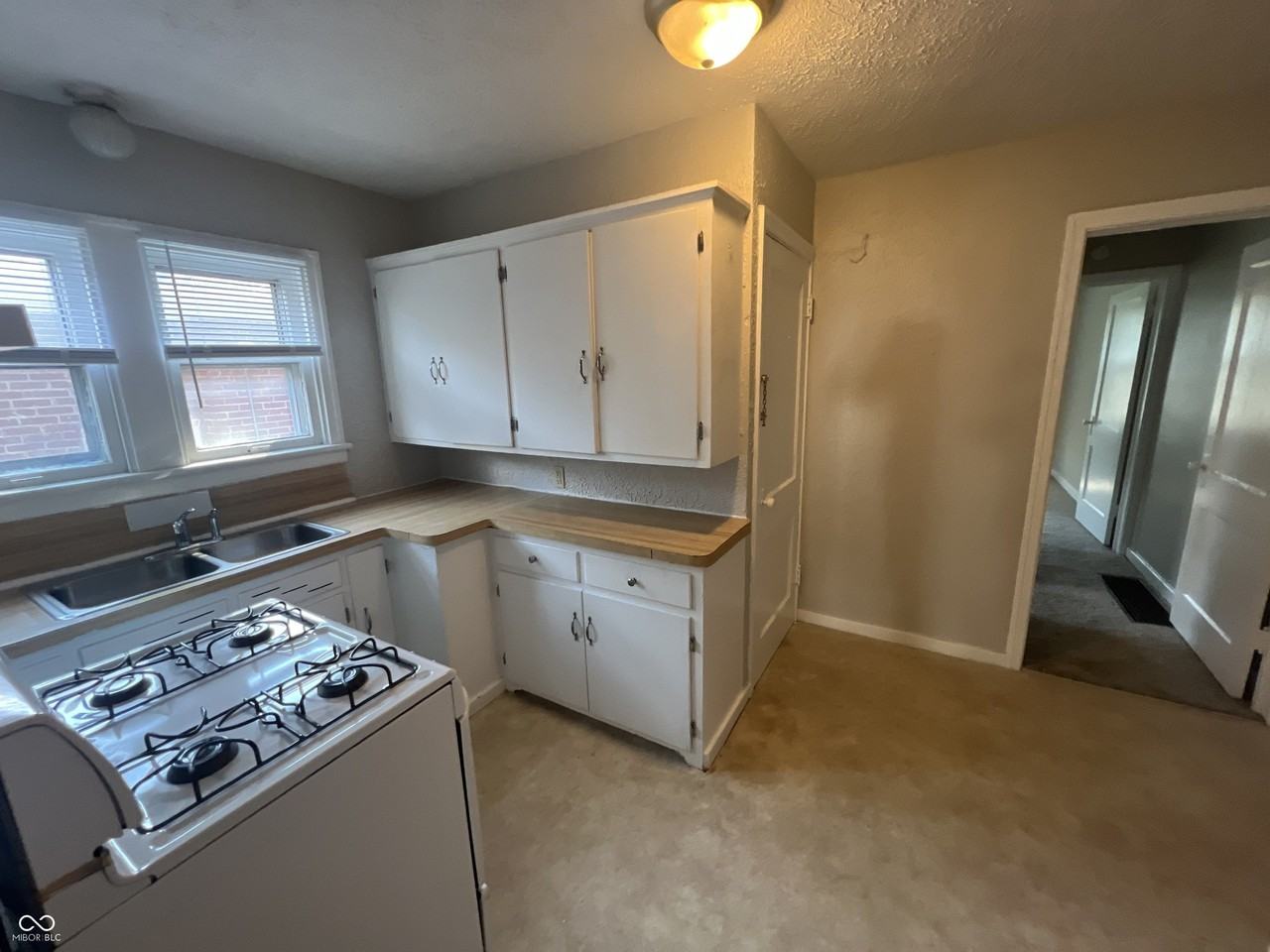 5322 Winthrop Ave - Photo 6 of 16