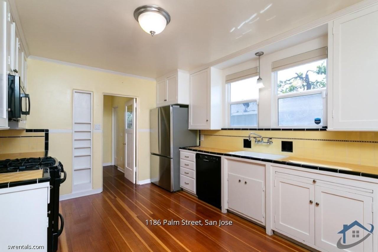 1186 Palm St - Photo 5 of 25