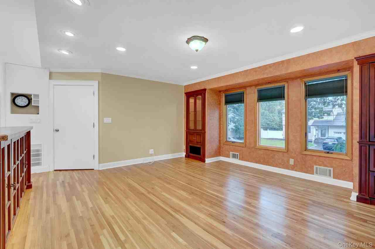 3 Crown St - Photo 4 of 20