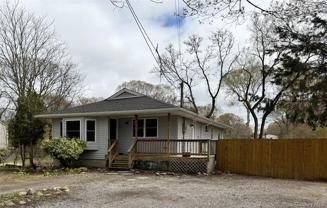 14 Mastic Blvd - Photo 1 of 1