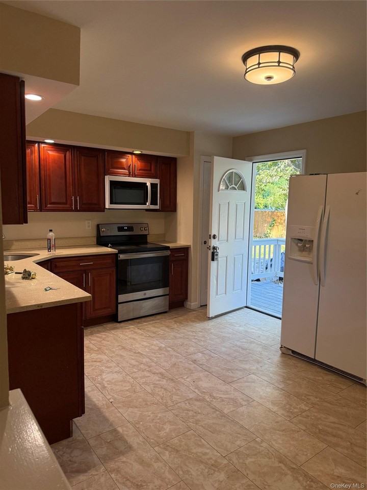 14 Mastic Blvd - Photo 2 of 12