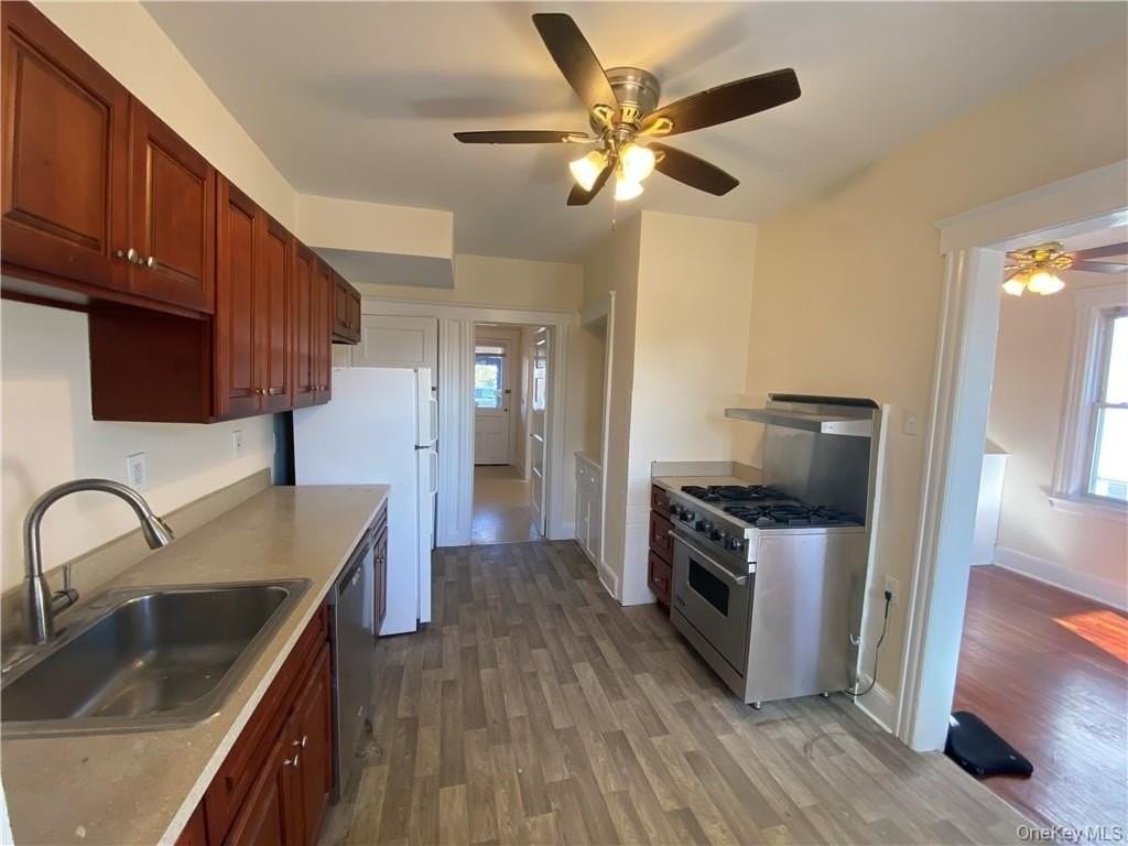 454 Westchester Ave - Photo 3 of 23