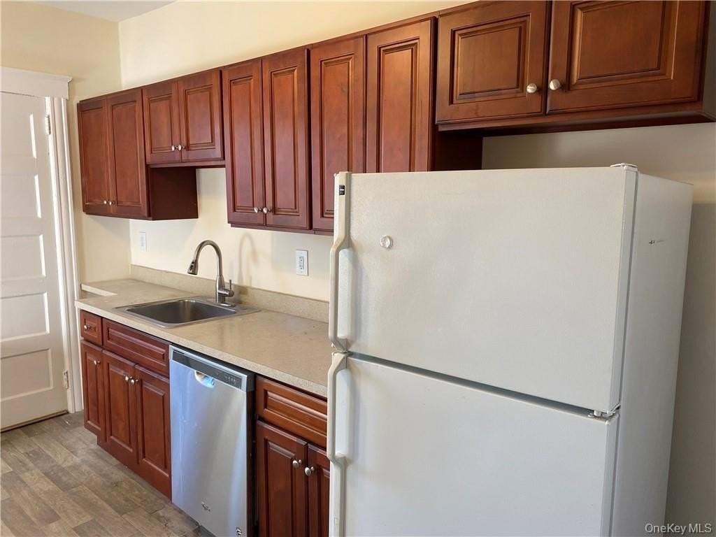 454 Westchester Ave - Photo 4 of 23