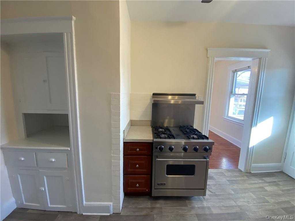 454 Westchester Ave - Photo 5 of 23