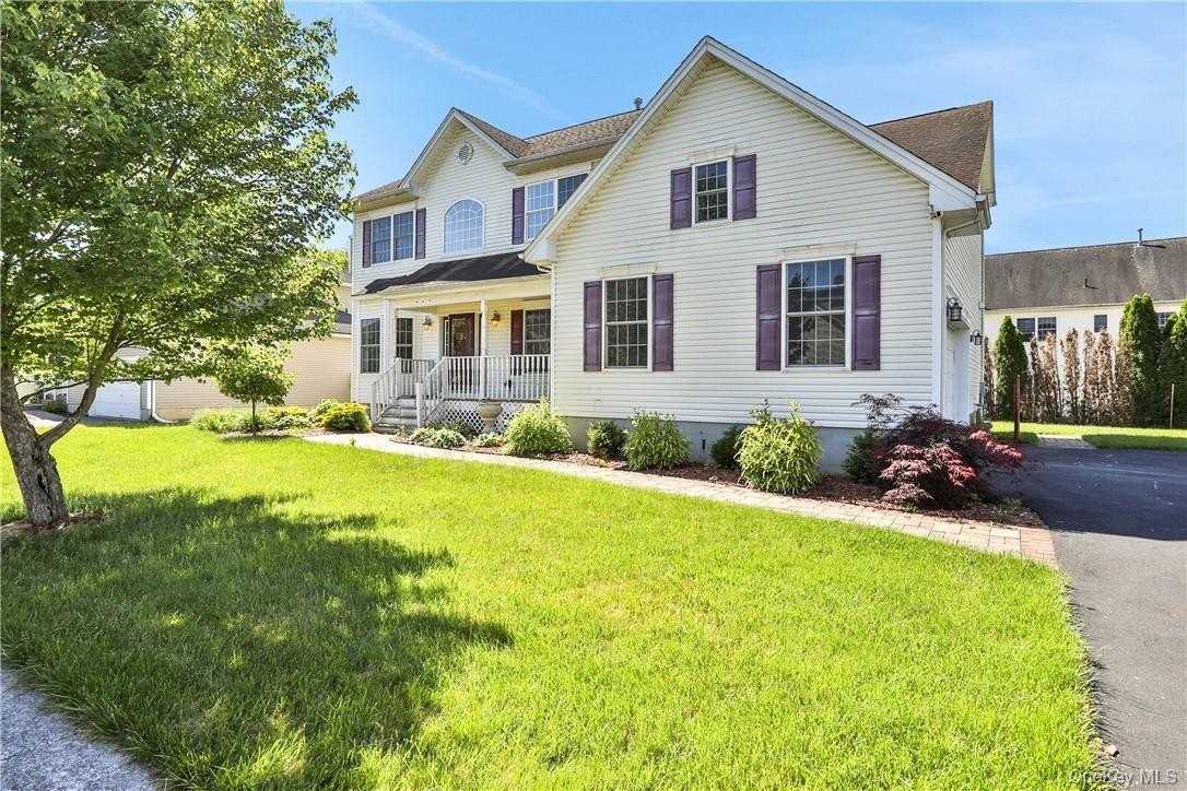 2719 Colonial Dr - Photo 2 of 25