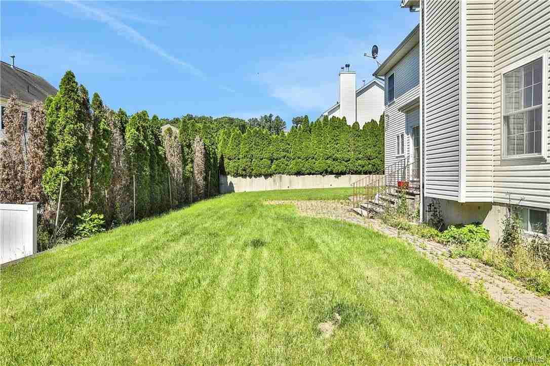 2719 Colonial Dr - Photo 4 of 25
