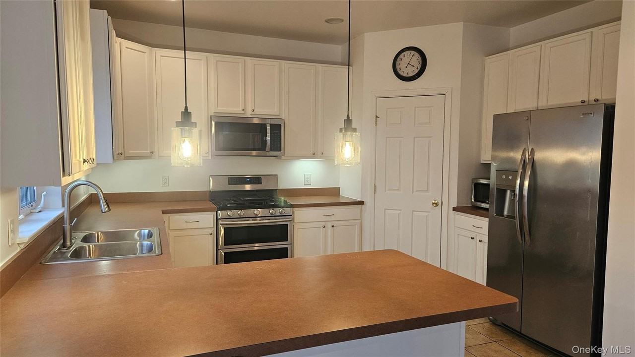 2719 Colonial Dr - Photo 6 of 25