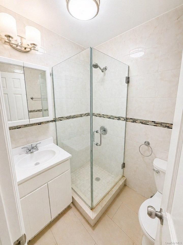 8269 166th St - Photo 2 of 10