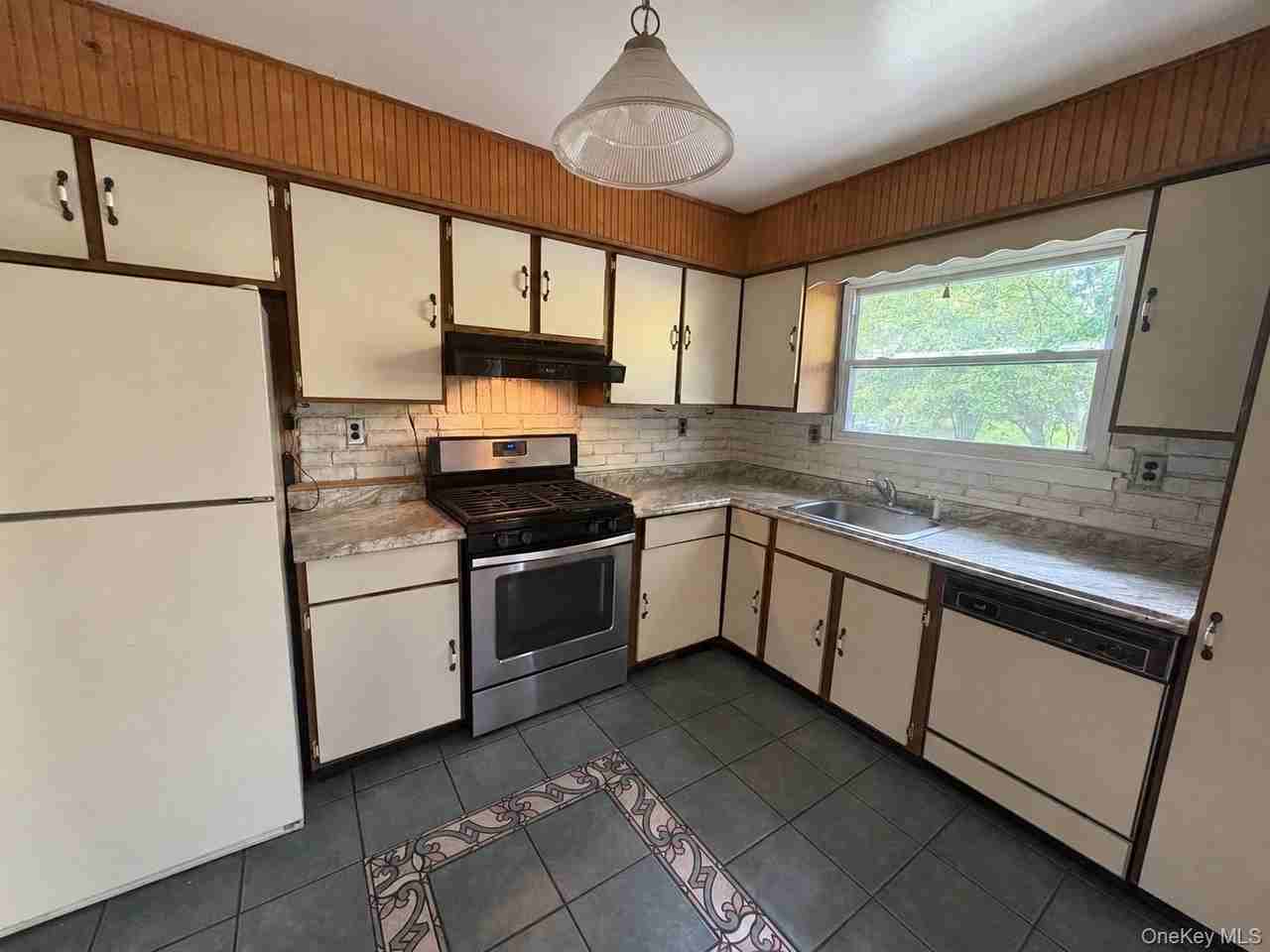 57 Wedgewood Dr - Photo 4 of 26