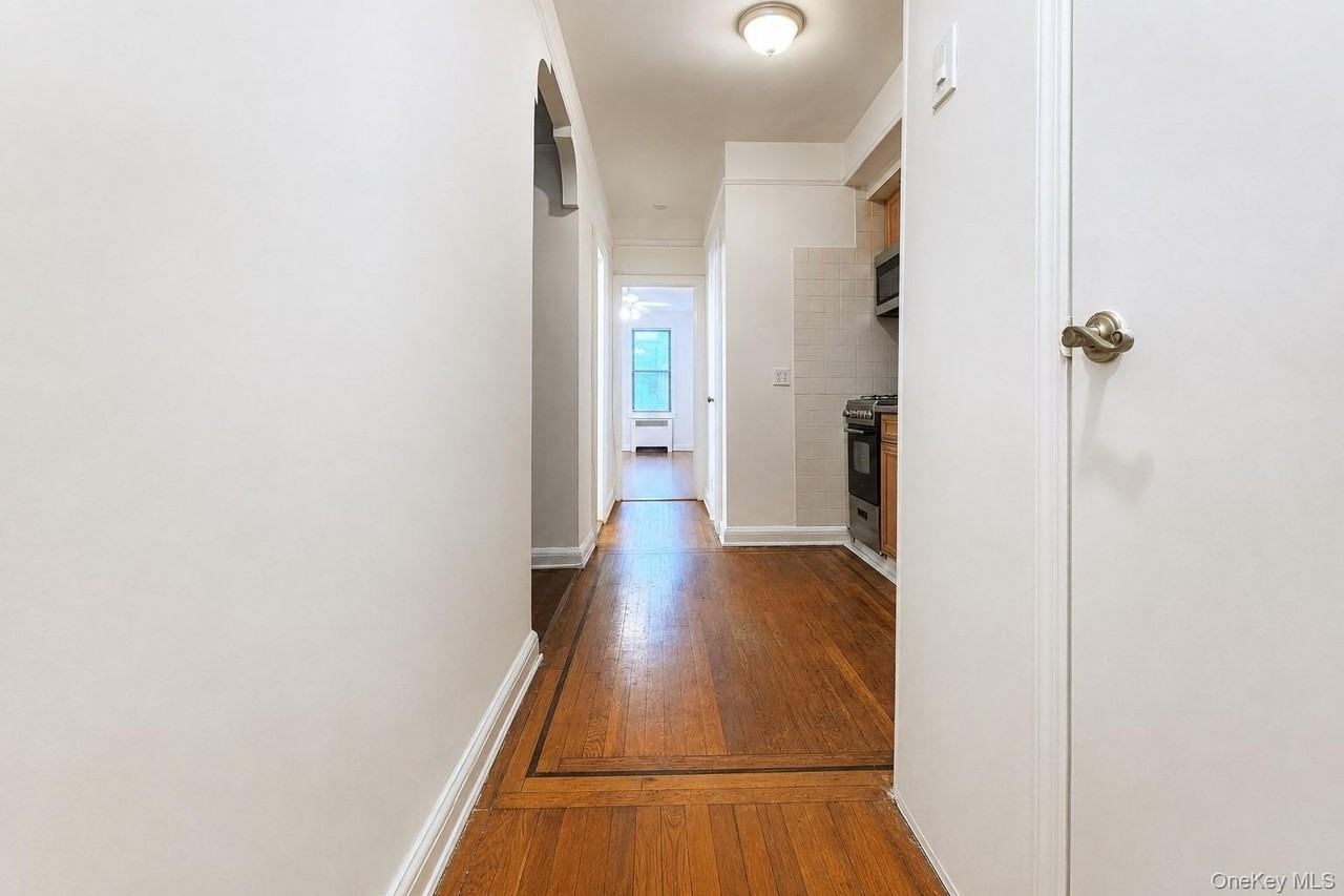16710 Crocheron Ave #2N - Photo 3 of 15