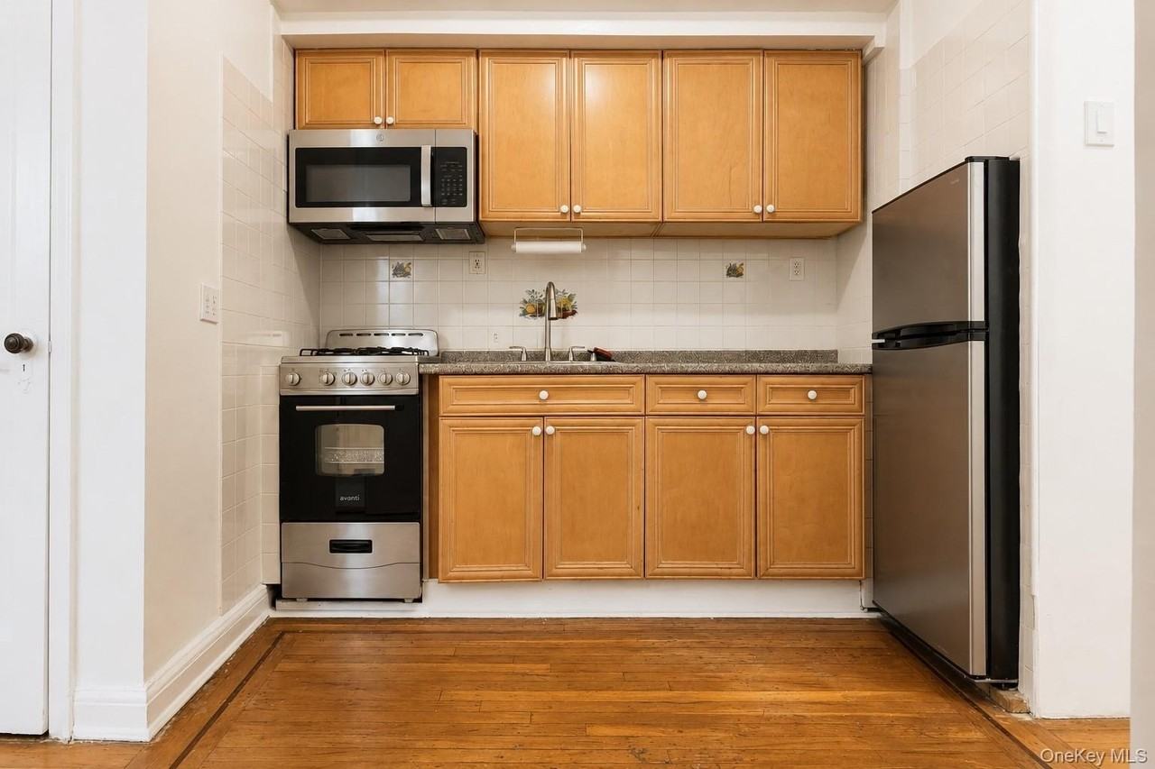 16710 Crocheron Ave #2N - Photo 4 of 15