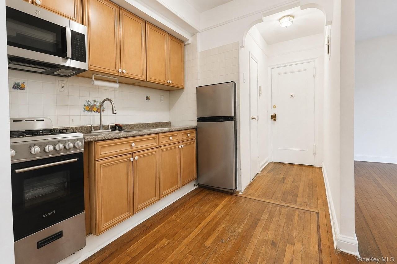 16710 Crocheron Ave #2N - Photo 5 of 15