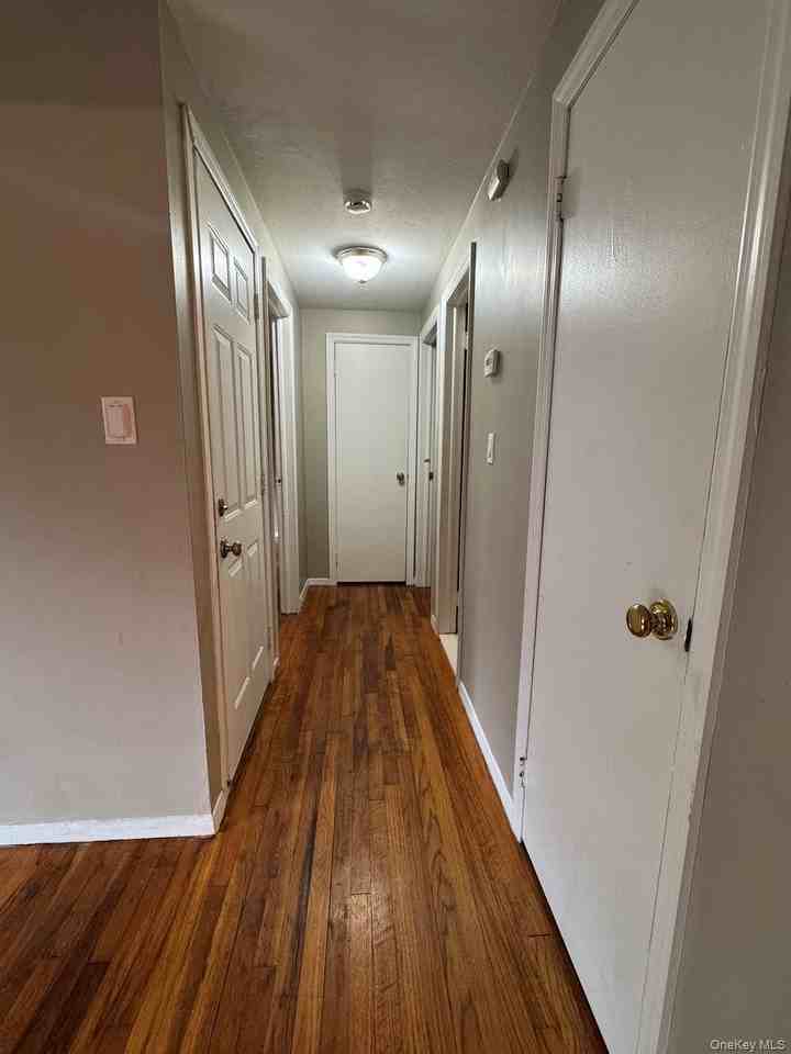 135 Waterside Ave - Photo 5 of 9