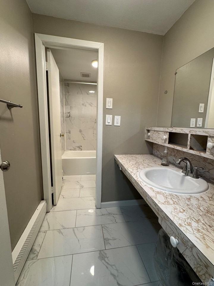 135 Waterside Ave - Photo 7 of 9
