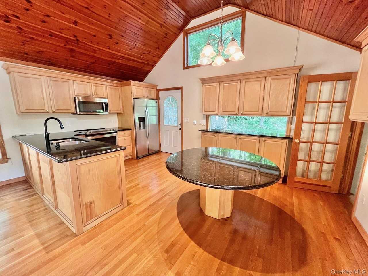 8 Anton Pl - Photo 3 of 21