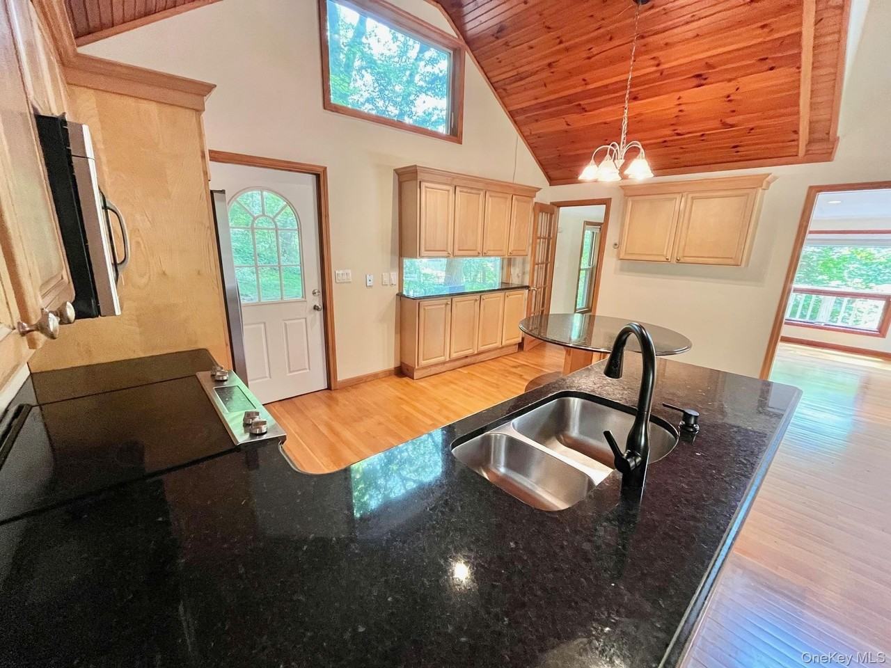 8 Anton Pl - Photo 4 of 21