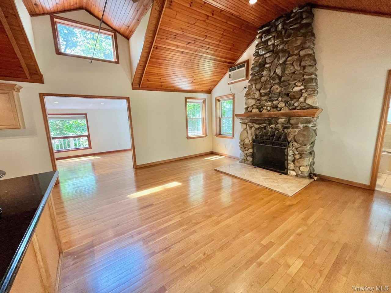 8 Anton Pl - Photo 5 of 21