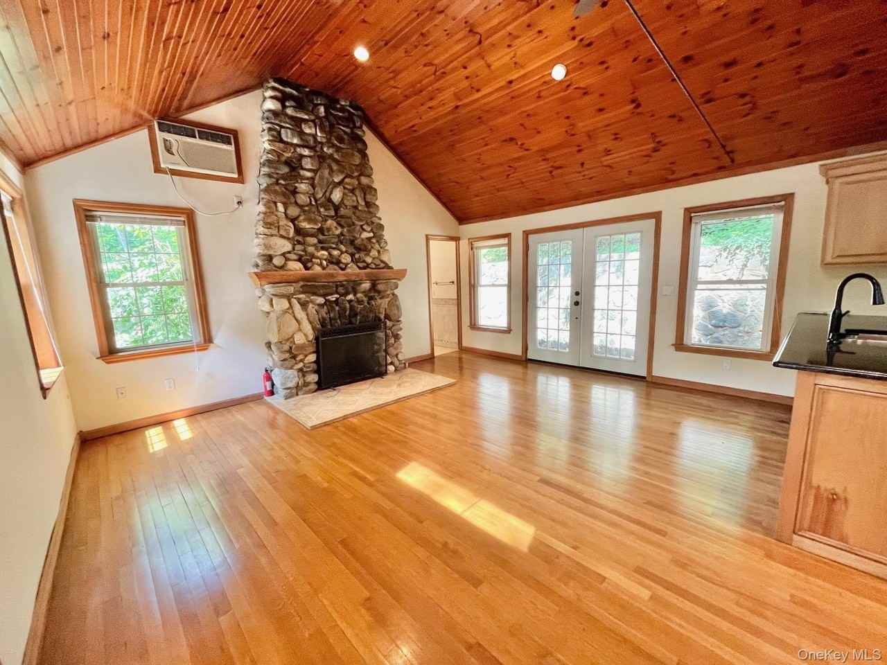 8 Anton Pl - Photo 6 of 21