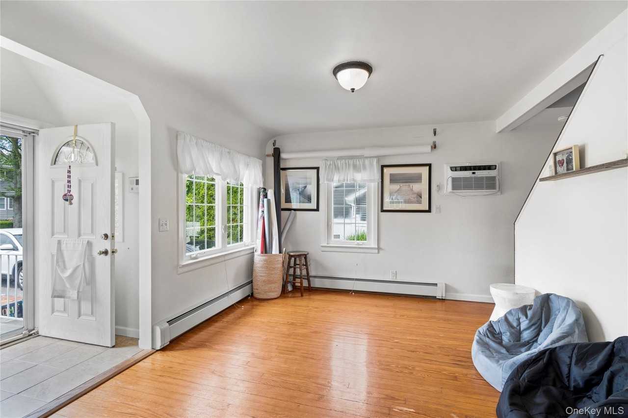 306 Mccall Ave - Photo 3 of 27