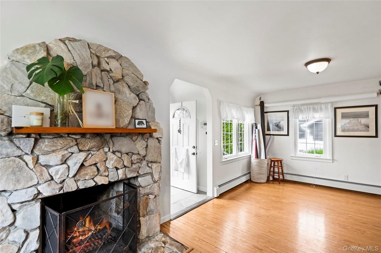 306 Mccall Ave - Photo 4 of 27