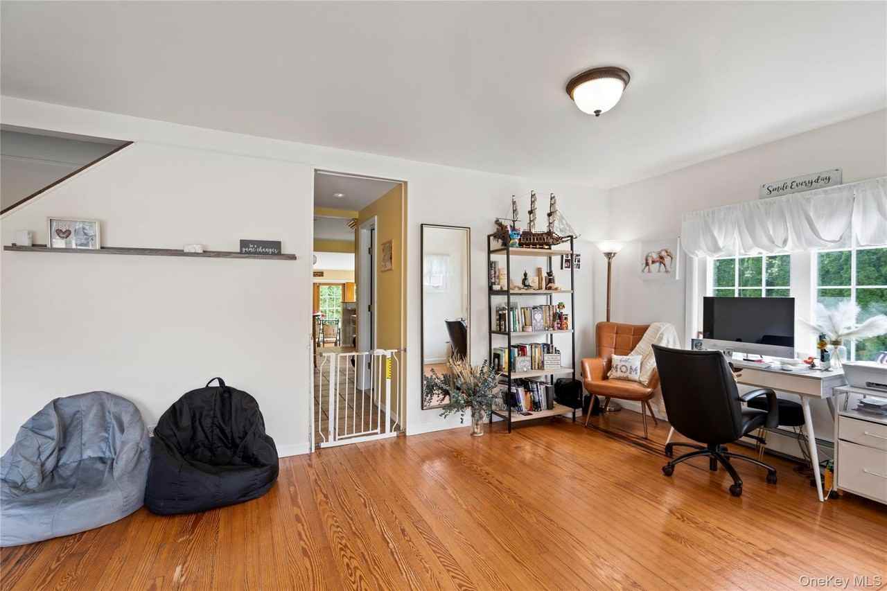 306 Mccall Ave - Photo 5 of 27