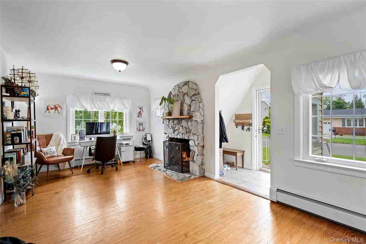 306 Mccall Ave - Photo 6 of 27