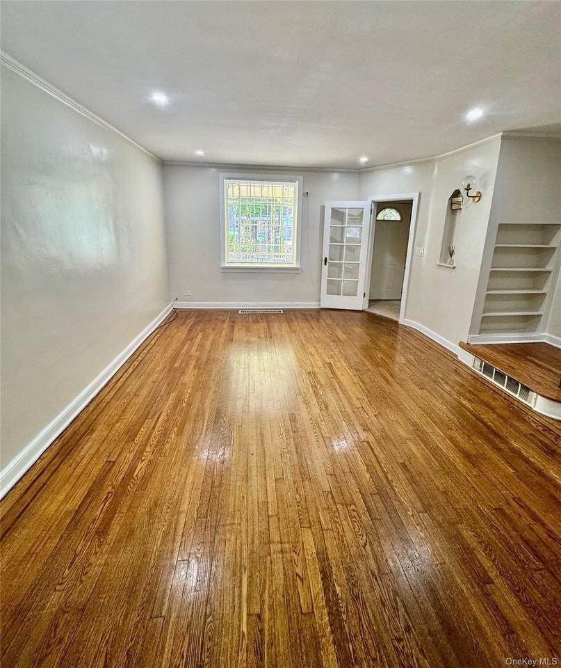 4218 Bruner Ave - Photo 2 of 7