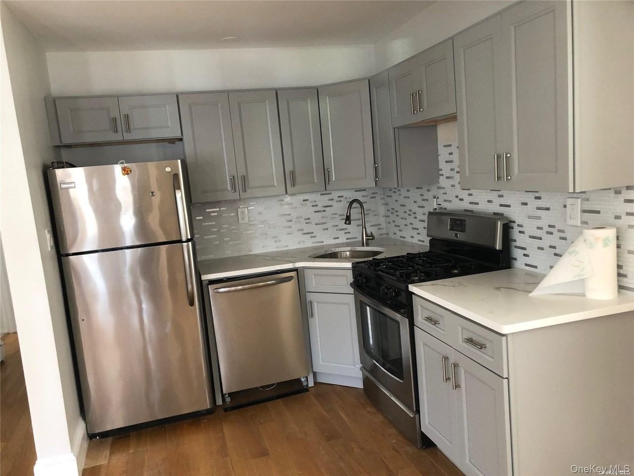 147 E Walnut St - Photo 2 of 11