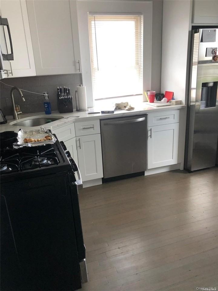 147 E Walnut St - Photo 3 of 11