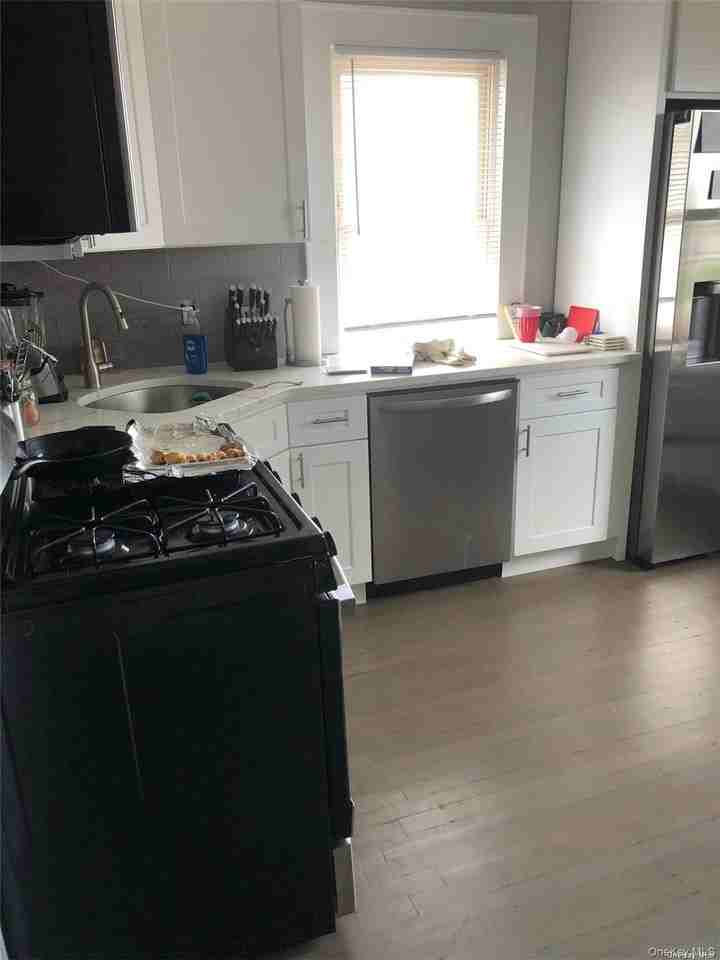 147 E Walnut St - Photo 4 of 11