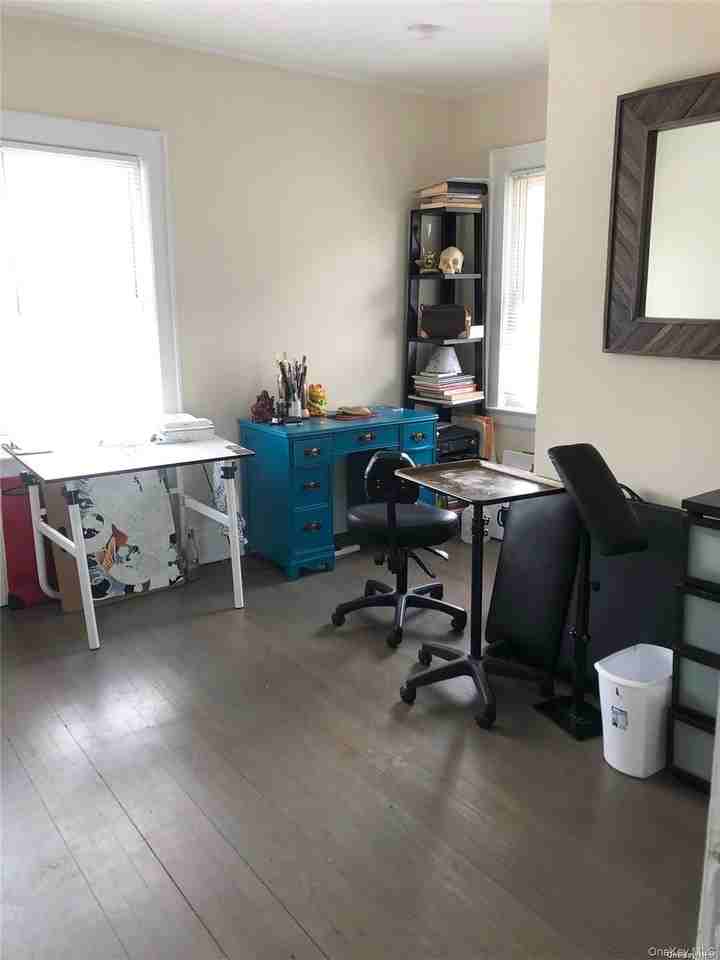 147 E Walnut St - Photo 6 of 11