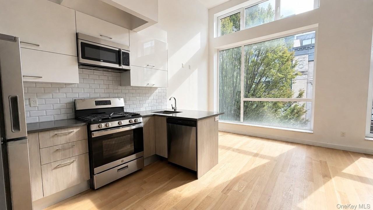 138 Huron St #2A - Photo 3 of 10