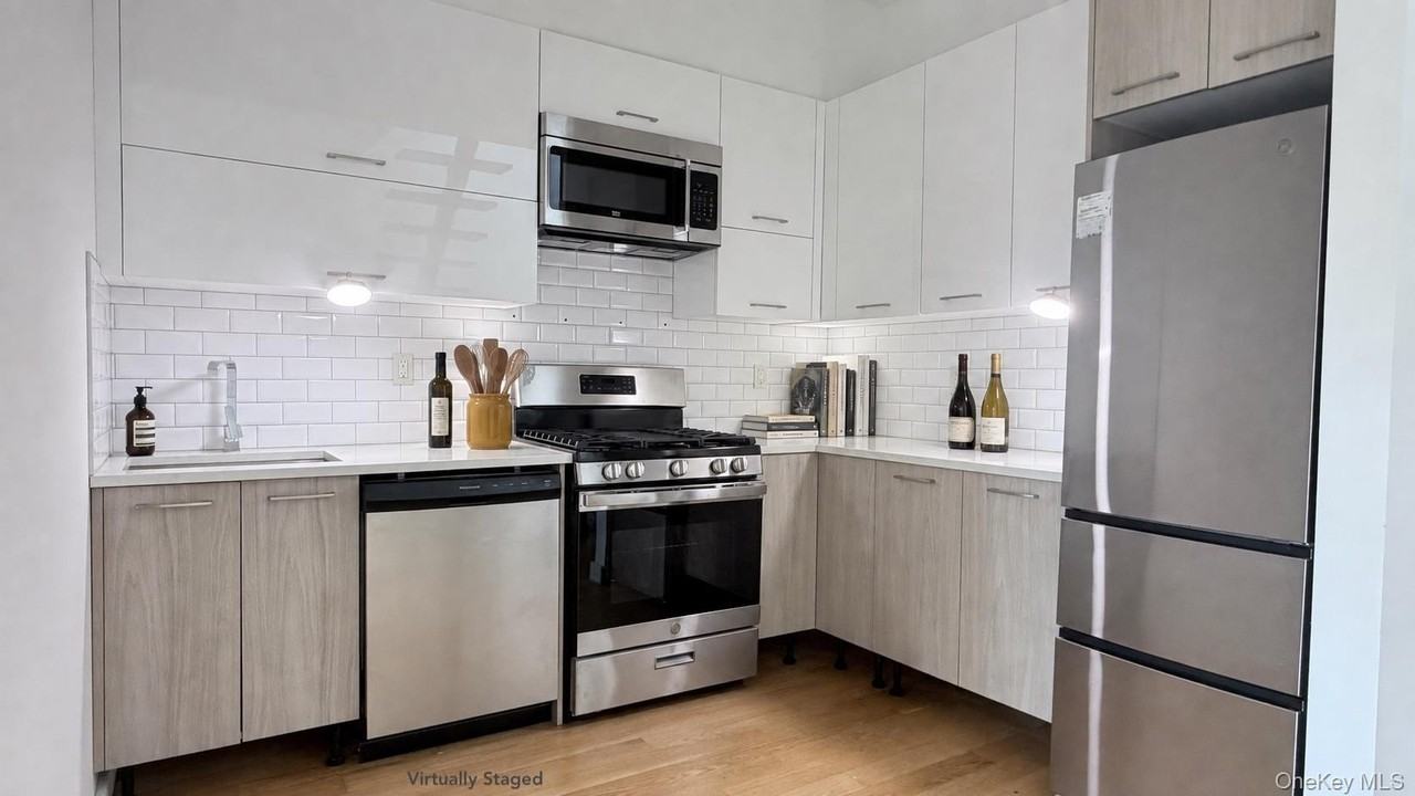 138 Huron St #PH3B - Photo 3 of 13