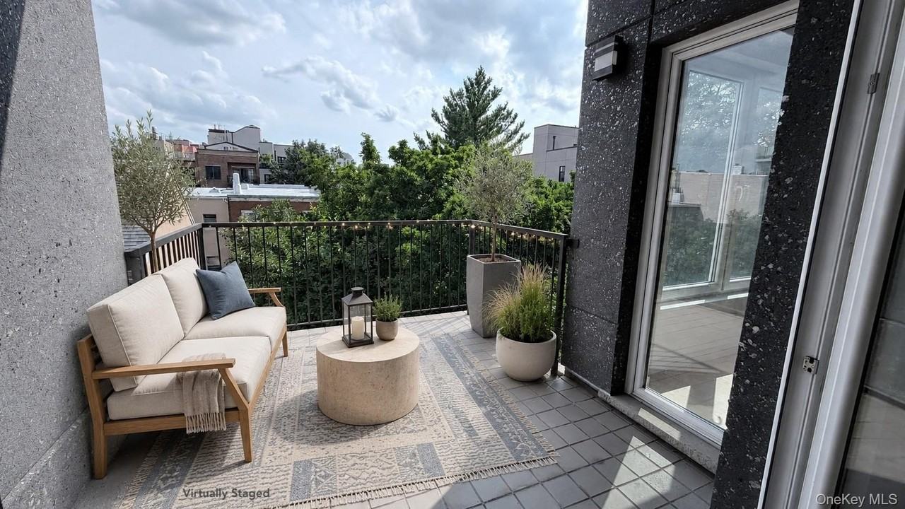 138 Huron St #PH3B - Photo 4 of 13