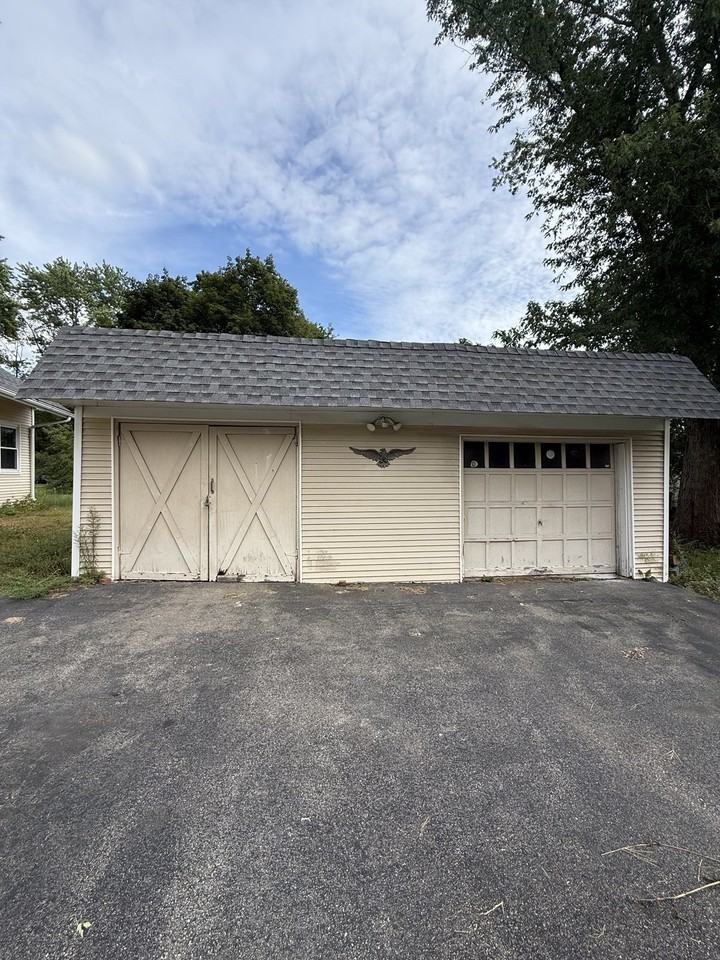 541 Puaski Boulevard - Photo 2 of 12