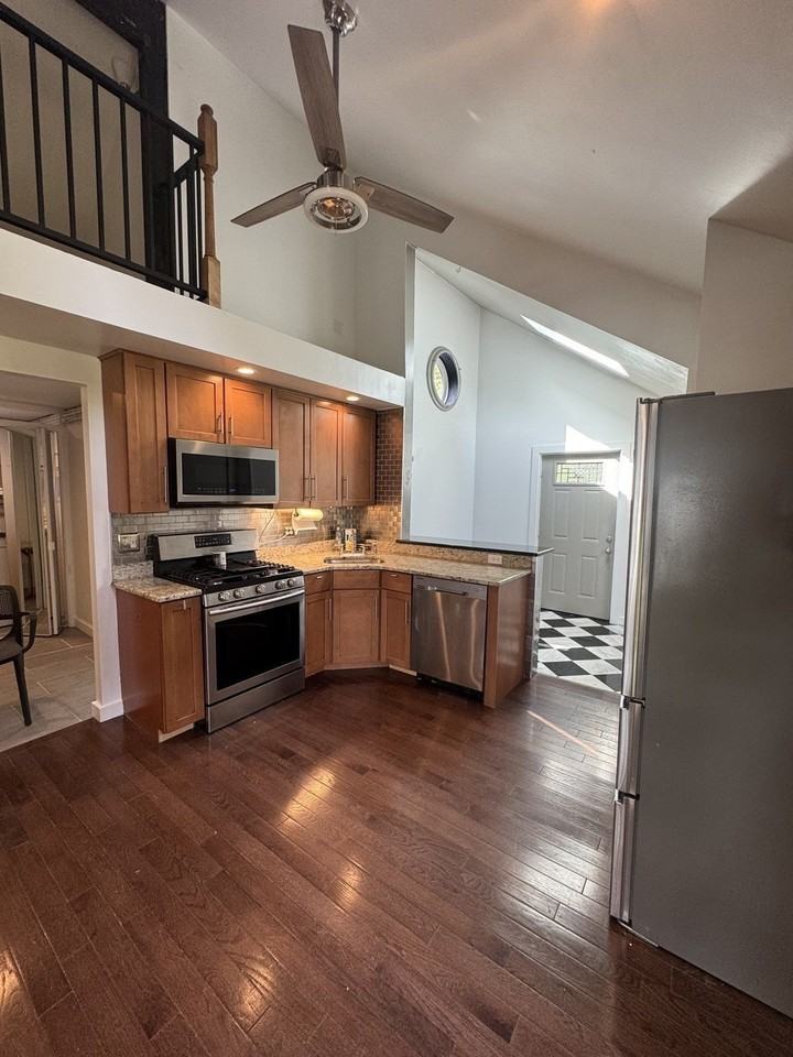 8 Calvin St - Photo 7 of 35