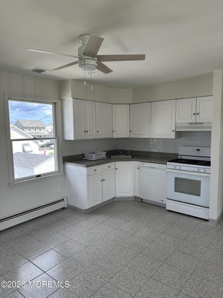208 16th Ave - Photo 5 of 16