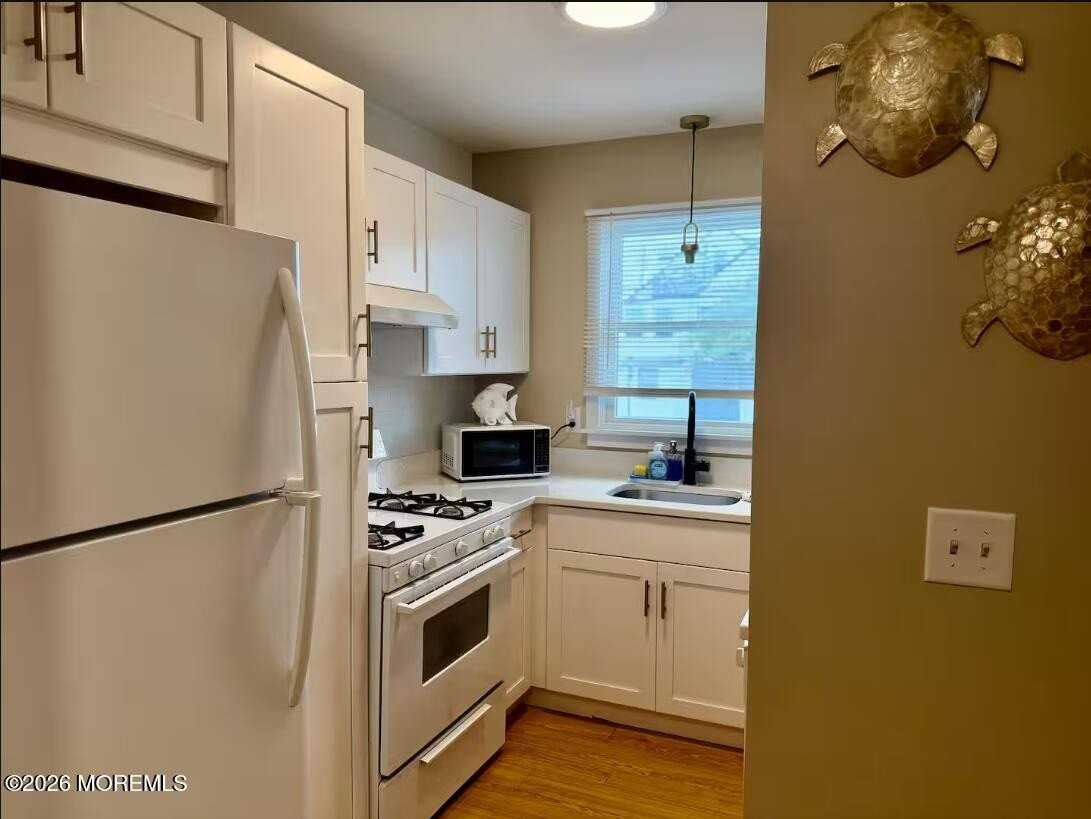 127 Blaine Ave #1 - Photo 7 of 11