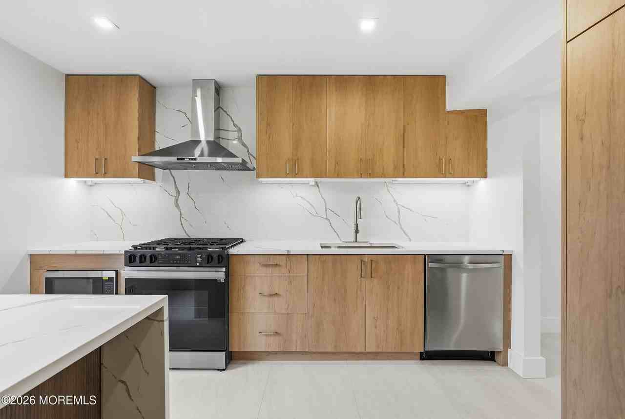 108 Neptune Ave #C - Photo 7 of 50