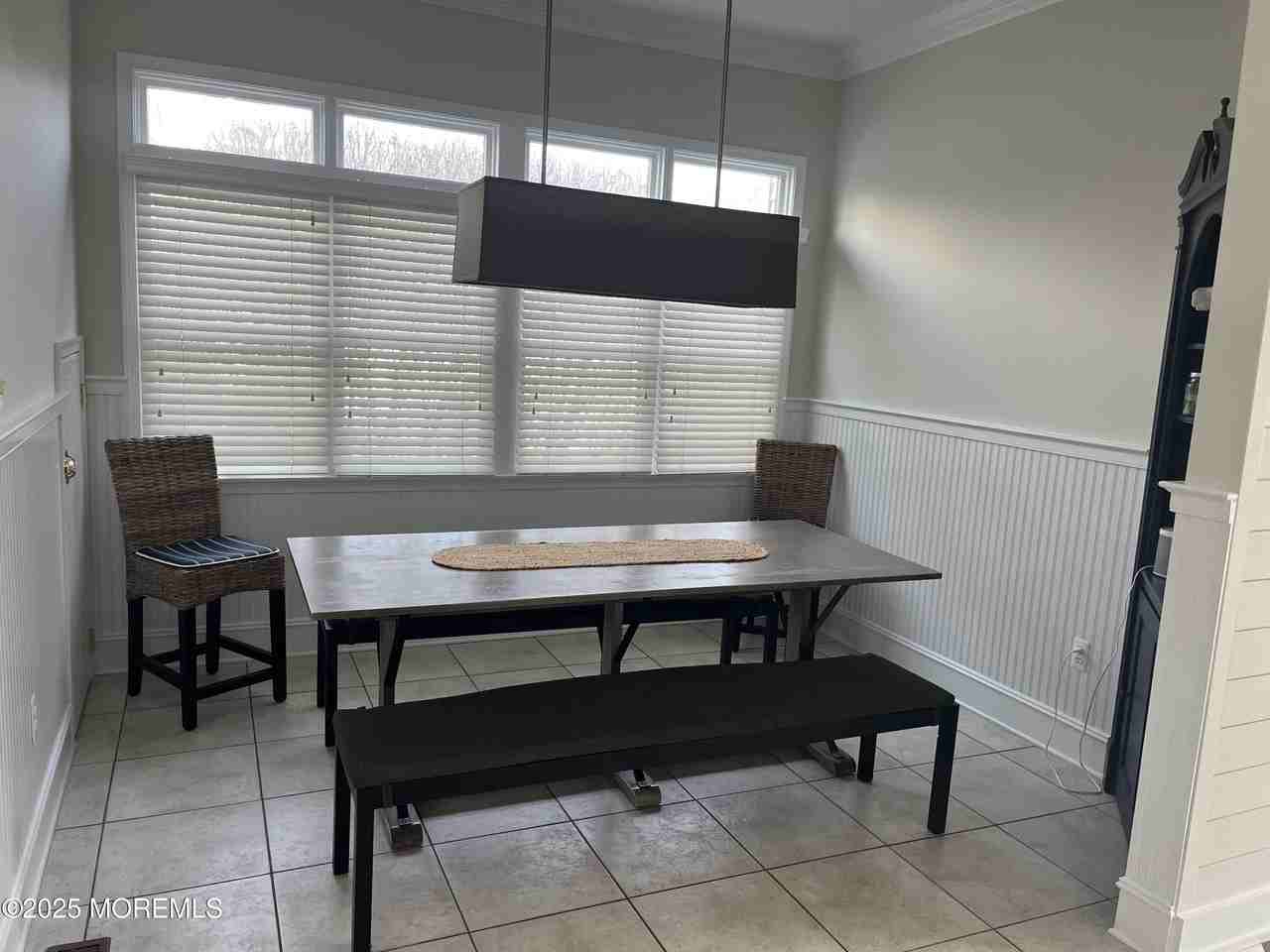 563 Whiting Ave - Photo 6 of 29