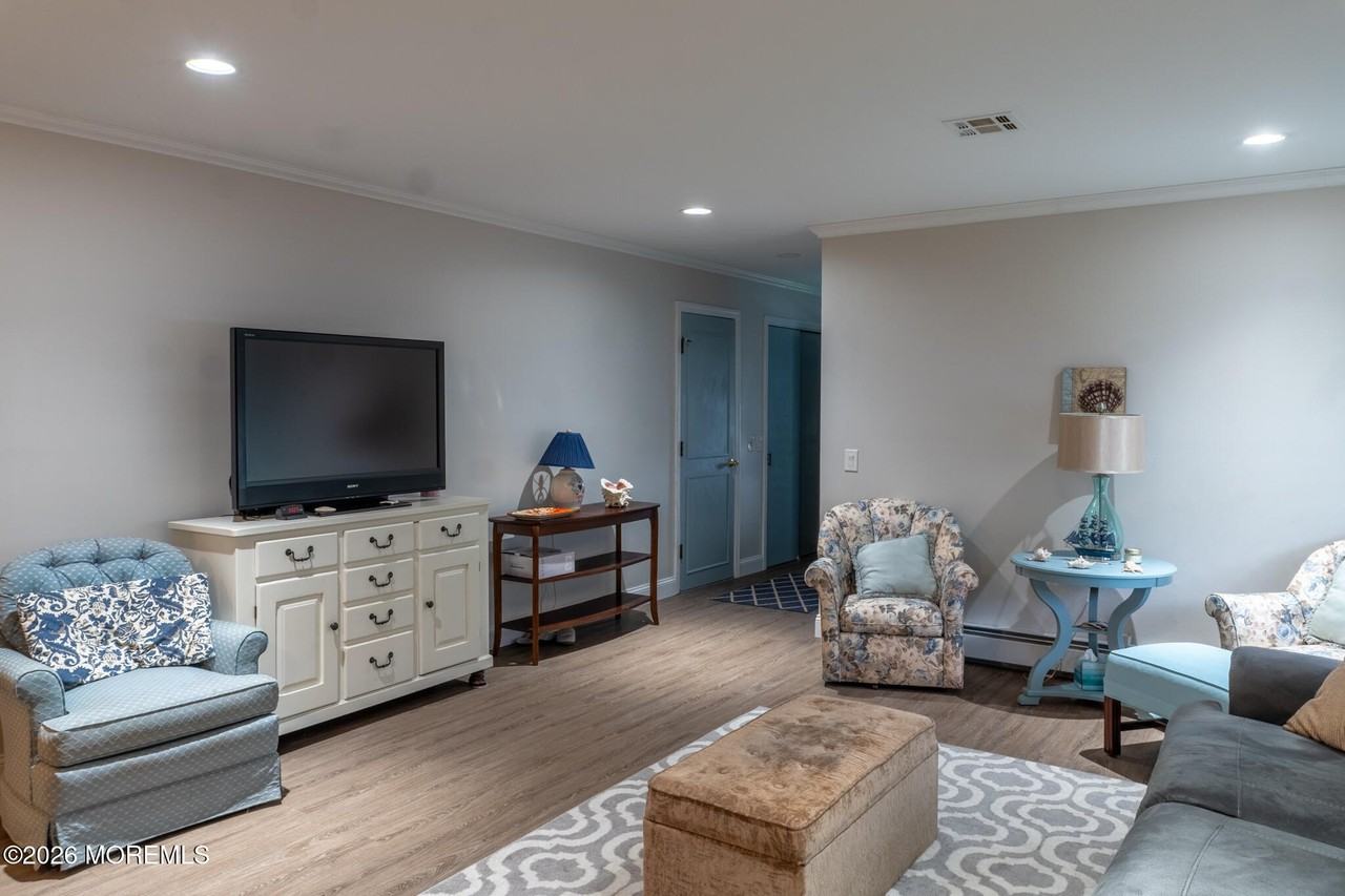 15 Monaco Ct - Photo 7 of 22