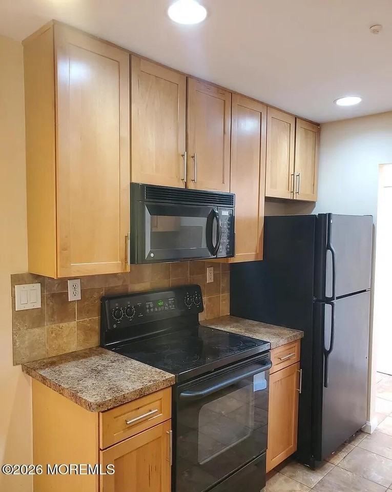 82 Amberly Dr #C - Photo 4 of 11